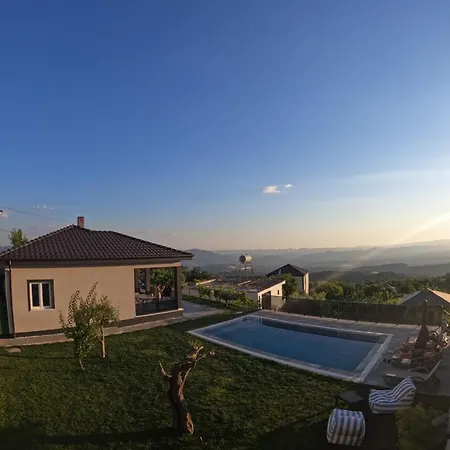 1985 Villa Tirana